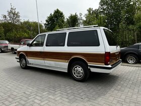 Dodge Grand Caravan rok 1989 - 4