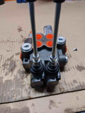 Hydraulický dvousekční rozvaděč 02P401A1K16GKZ1  Badeshtnost - 4