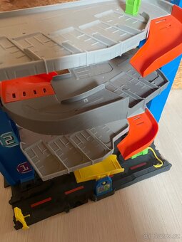 Hotwheels stunt garage - 4