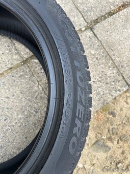 Použité zimní pneu: 235/45/R18 - 2 kusy - 4