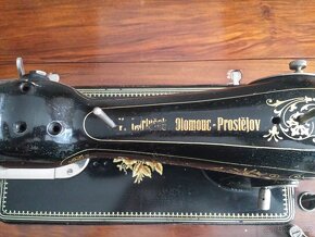 100 let starý starožitný skříňový šicí stroj BOBBIN - 4