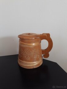 Dřevěné vázy a korbele, keramický džbán s kalichy - 4