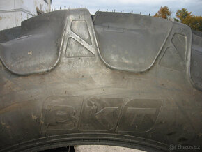 Pneu BKT 520 / 70 R38 - 4
