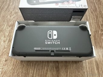 Nintendo Switch Lite + SD karta - 4