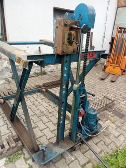 Nůžkový zvedák do 2t - 4