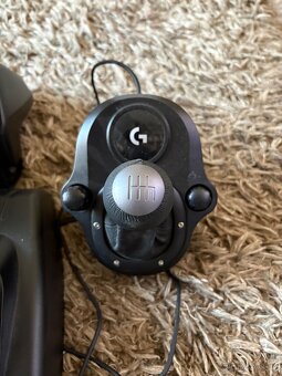 Volant, pedály a řadící páka k PS5 - 4