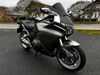 Honda VFR 1200F - 4