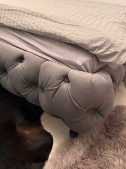 Manželská postel KARE Design - 4