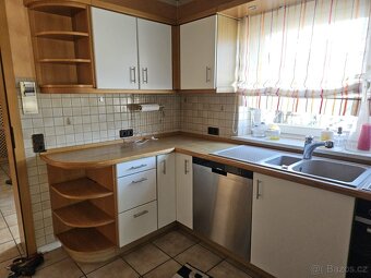 Moderní kuchyňská linka se spotřebiči - 4