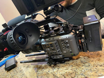 Fotoaparát Sony Cinema Line FX9 w28-135 F4(ILMEFX6V) a přísl - 4