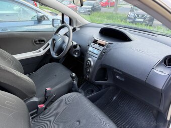 Prodám vozidlo Toyota Yaris, benzín 1,33, 6. stupňová MP - 4