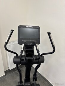 Life Fitness Discover SE3HD elipt.- nový stroj - 60% sleva - 4