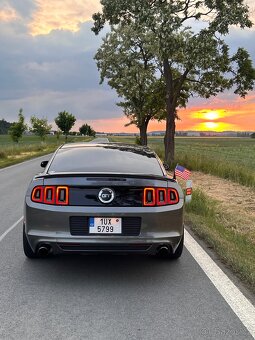 Ford mustang GT 5.0 manuál - 4