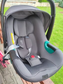 Britax Römer Baby-Safe 3 i-Size – TOP STAV - 4