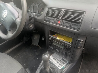 VW Golf 1.9Tdi Klima rok 2003 Kombi - 4