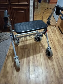 Seniorské chodítko. - 4