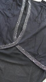 Elegantní černý svetr s kamínky - 4