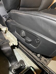 Přední sedačky pro BMW e60/e61 včetně pásů a jednotek - 4