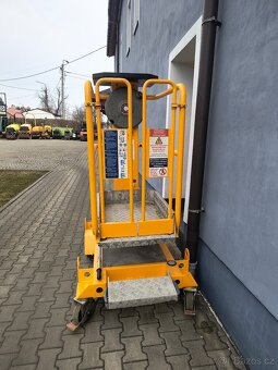Zvedací pracovní plošina do 4,2 m manuální pohon - 4