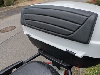 Yamaha X-MAX 250 bílý - 4