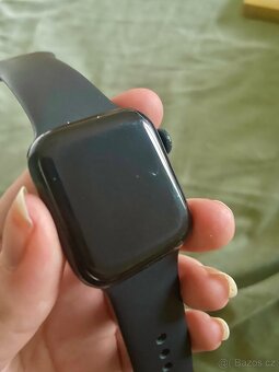 Apple Watch SE (GPS + Cellular) 2. generace 40mm - 4