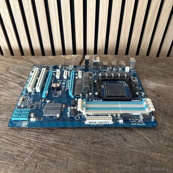 GIGABYTE GA-970A-DS3 - socket AM3+ - 4