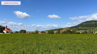 Stavební pozemek kousek za Prahou na klidném místě s výhledm - 4
