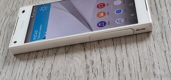 Mobilní telefon Sony Xperia Z5 Compact - 4