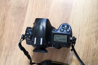 Nikon D700 + BG + příslušenství - 4