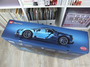 LEGO Technic 42083 - Bugatti Chiron - 4