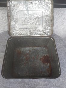 Stará plechová krabička- značená. - 4