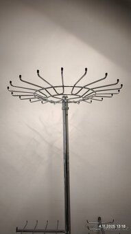 OTÁČECÍ STOJAN NA KOLEČKÁCH - 4