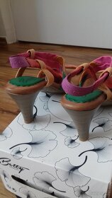 Dámské vícebarevné sandály Betty London POULOI - 4