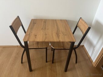 Jídelní dřevěný set: stůl 70x75x70cm+ 2 židle 40x85x54cm - 4