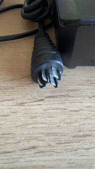 BOSCH rychlo nabíječka 2A, ideální na cestování. - 4