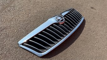 Přední maska octavia II - facelift - 4