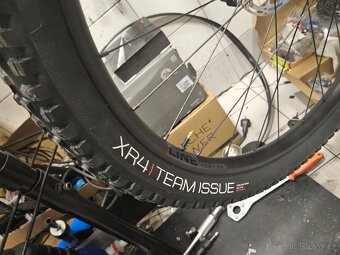 2x nový plášť 29X2.4 Bontrager XR4 Team Issue TLR - - 4