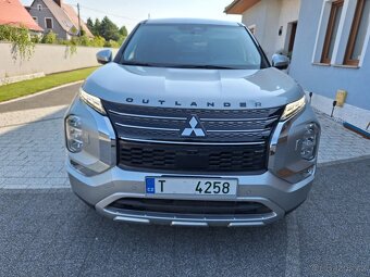 Mitsubishi Outlander - 4