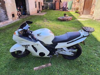 Honda CBR 1100 super blackbird - 4