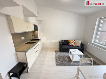 Pronájem bytu 2+kk 40 m2 P2 Nové Město po rekonstrukci výtah - 4