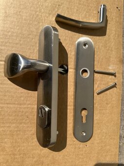 Kování ke vchodovým dveřím - 4