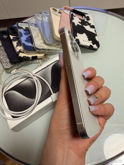 Apple iPhone 15 pro 128gb - bílý titan - 4