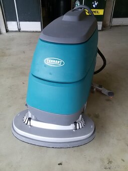 Podlahový mycí stroj Tennant T5 Disk 80 s vlastním pojezdem - 4