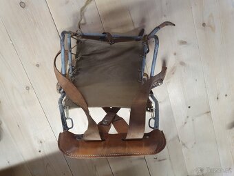 Stará dětská sedačka na záda - 4