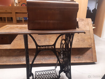 Krásný šicí stroj Bobbin - 4