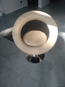 Prodám designová otočná křesla a stůl - 4