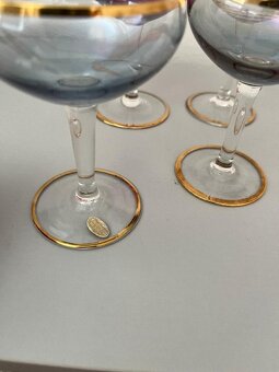 skleničky s barevnými kalichy - 4