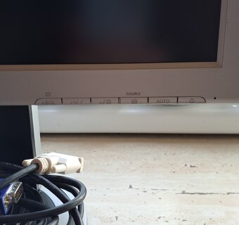 LCD monitor Samsung SyncMaster 910T - 4