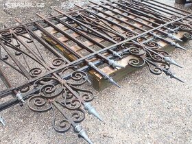 Starý železný plot, plotové dílce - 4
