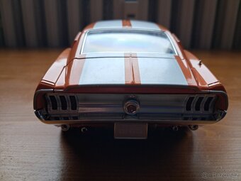 Model auta Ford Mustang GT Fastback, 1:18 - 4